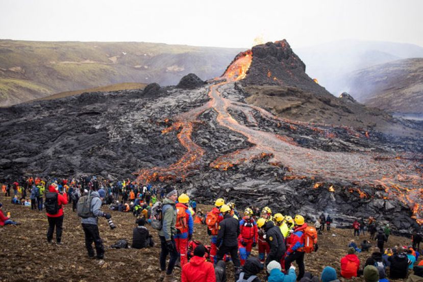 冰岛火山爆发。