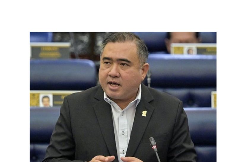 交通部长陆兆福。