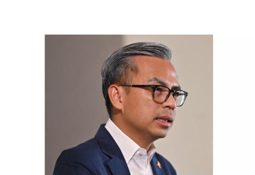 通讯部长法米。