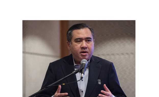 交通部长陆兆福。