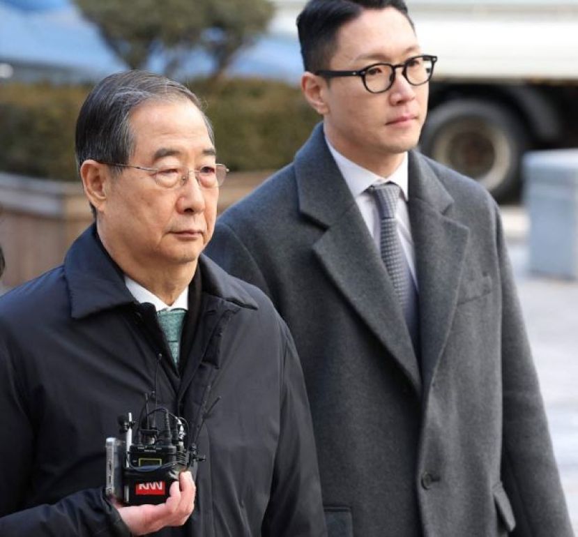 韩德洙（左）被重判，甚至当庭被捕。