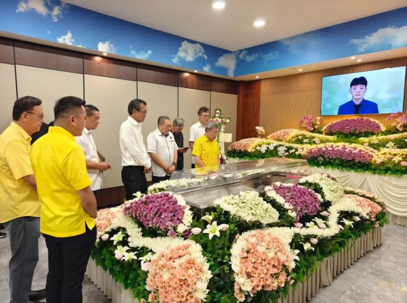 砂副总理拿督阿玛沈桂贤与团队吊唁逝者林枷城