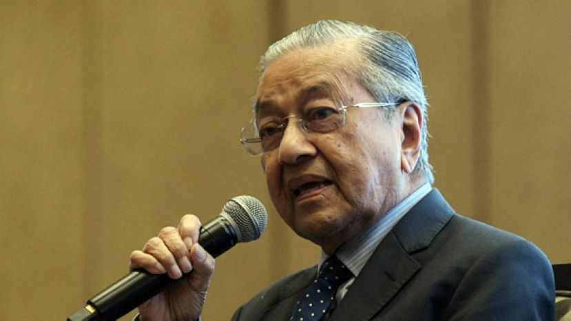  敦马否认定下交棒时间表。