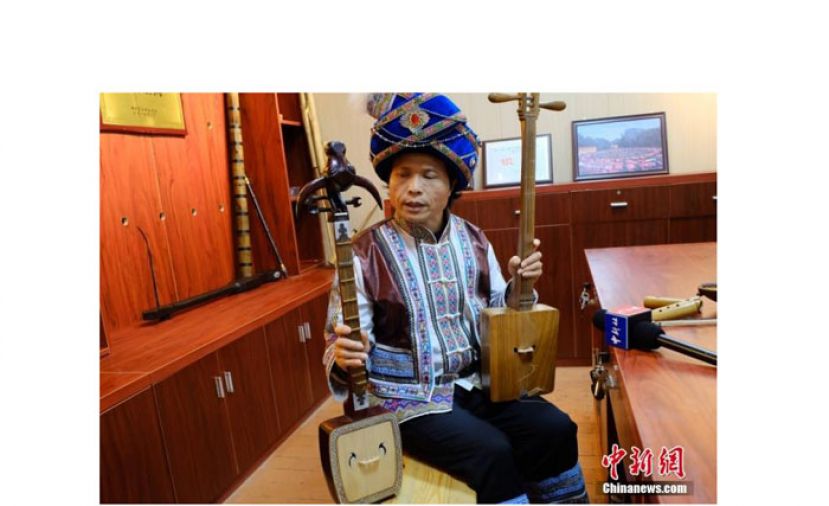 梁治荣介绍侗琵琶。