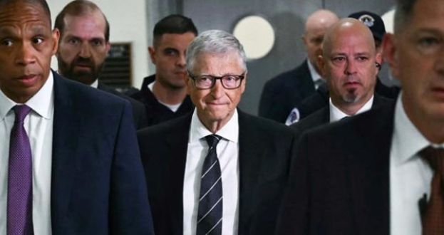 比尔盖茨出席美国国会众议院监督委员会的闭门听证会。