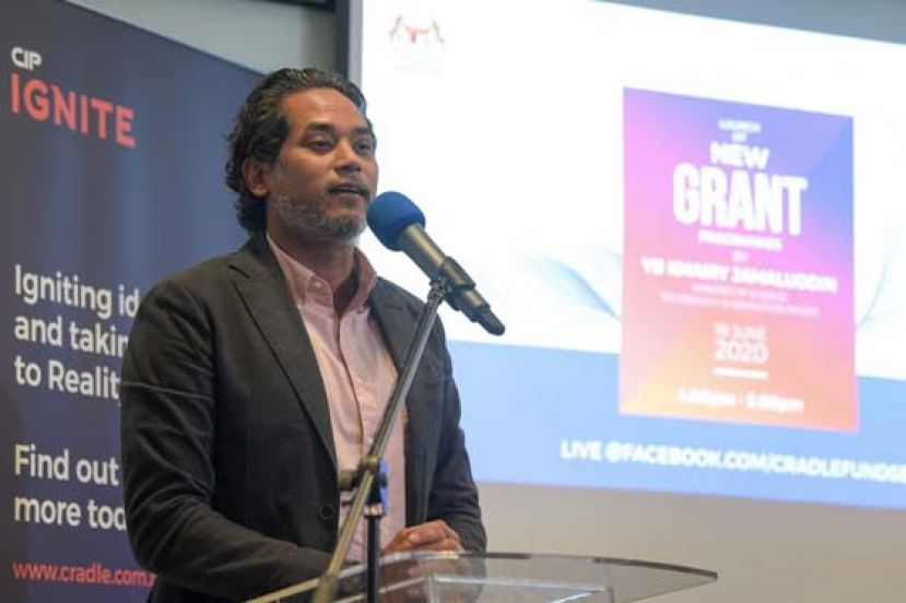 科学、工艺及革新部长凯里。