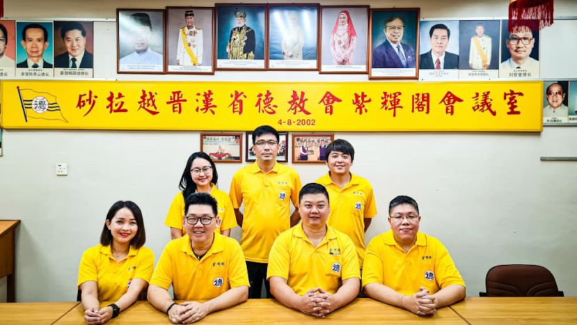 紫辉阁青年团主办第七届(2025年度)晋汉省华小《十章八则》华语讲故事比赛筹委會部份成員合影。   