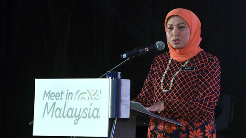 旅游、艺术及文化部长拿督斯里南希苏克里。