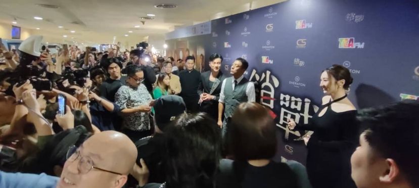 左起为高海宁、姜皓文以及黄浩然会见粉丝时影。