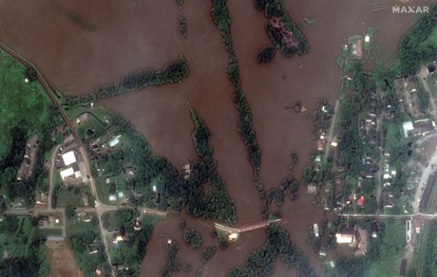 河水泛滥已淹没道路、桥梁。