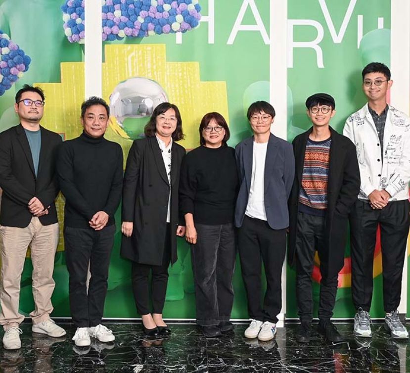 金穗奖入围茶会 集结两百位新锐切磋交流，文化部常务次长徐宜君丶金穗导师萧雅全丶第46届金穗评审团合照。