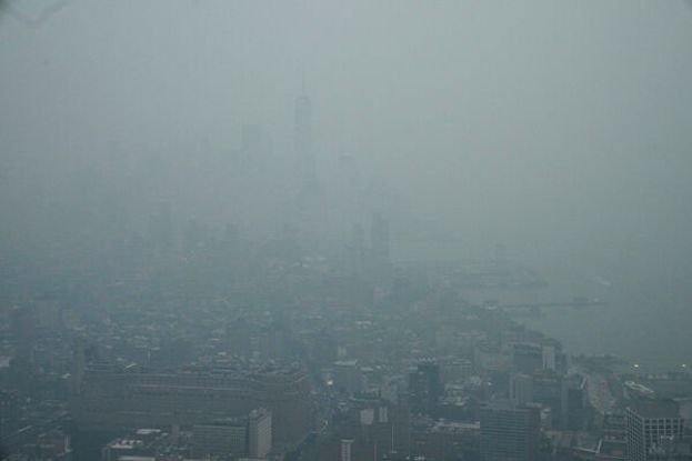 美国东部地区被加拿大野火引发的烟霾笼罩。