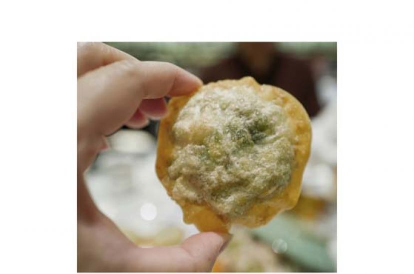 韭菜炸蟹盒的馅料比例拿捏得好，炸得酥松香脆。