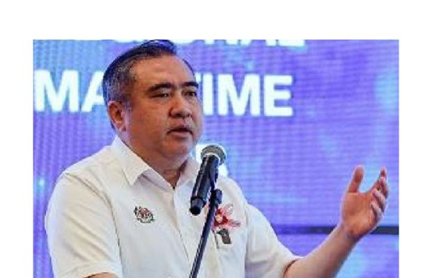 交通部长陆兆福。