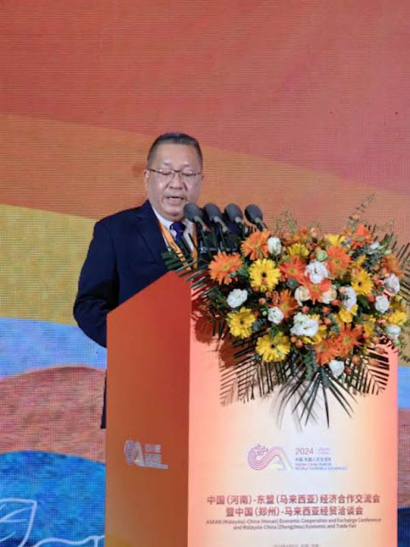 古晋南市市长拿督黄鸿圣出席中国(河南)&mdash;东盟人文交流年《共谋文明交流新篇章，共享经济发展新机遇》中国(河南)&mdash;马来西亚经济合作论坛会上发表谈话。