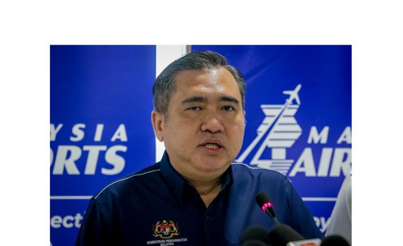 交通部长陆兆福。