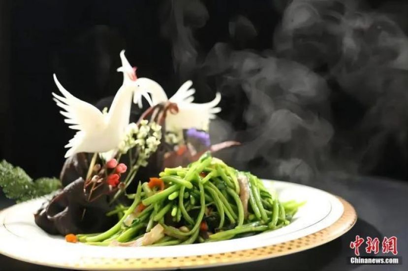 江西十大赣菜之一，藜蒿炒腊肉。