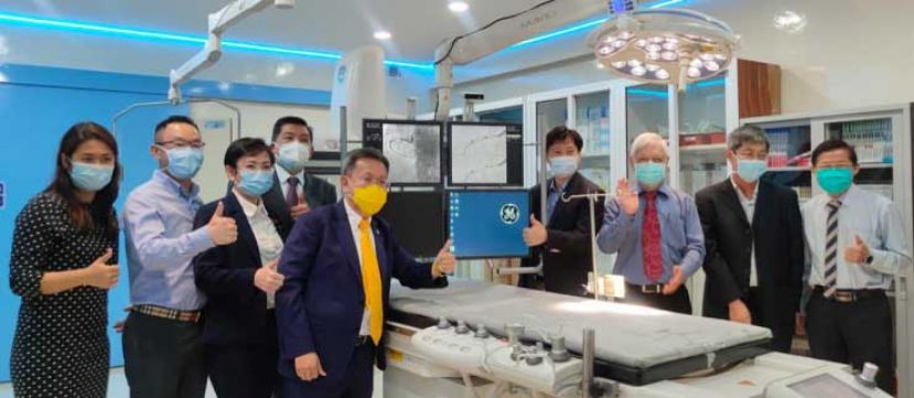 @ 砂副总理兼公共卫生、房屋与地方政府部部长拿督斯里沈桂贤（左4）主持金宝林医药中心血管摄影检查仪器启用礼后与众嘉宾合影留念，右2起为金宝林医药中心董事经理俞希洋、董事张统辉、主席植伟超及董事吴惠丽（左1）。