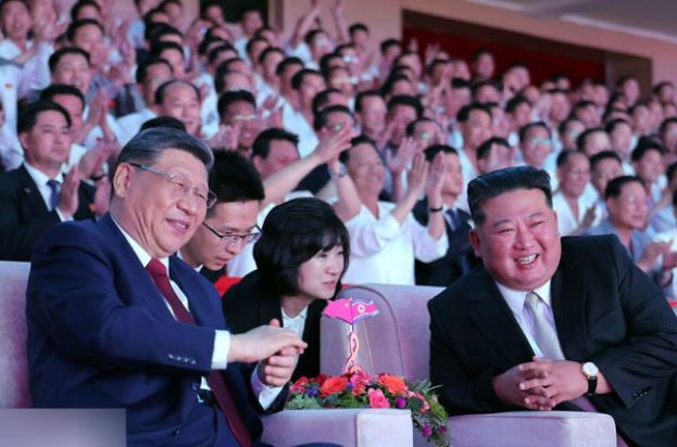 中国国家主席习近平6月8日出访平壤，与朝鲜领导人金正恩会晤。