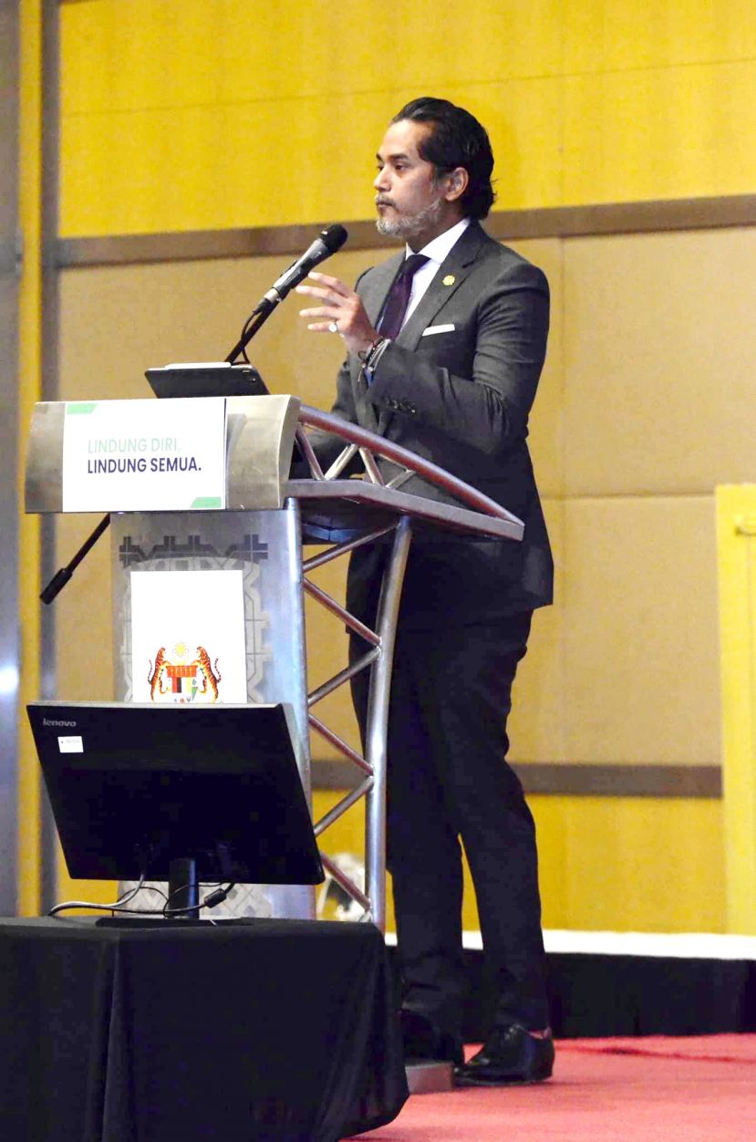 科学、工艺及革新部长凯里。