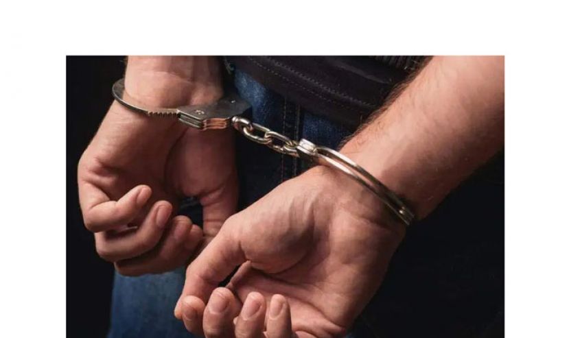 警逮捕航空公司创办人与妻儿