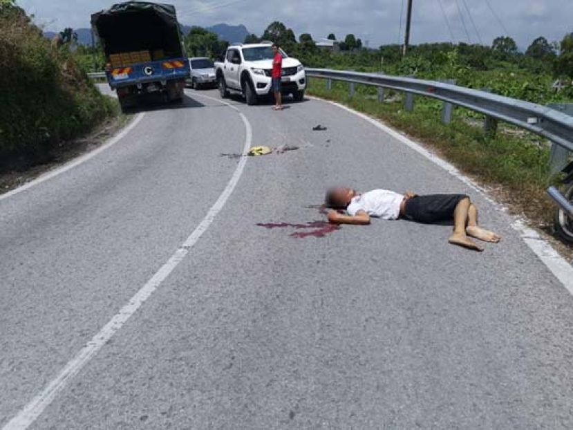 车祸现场，弟弟卧尸路中央。