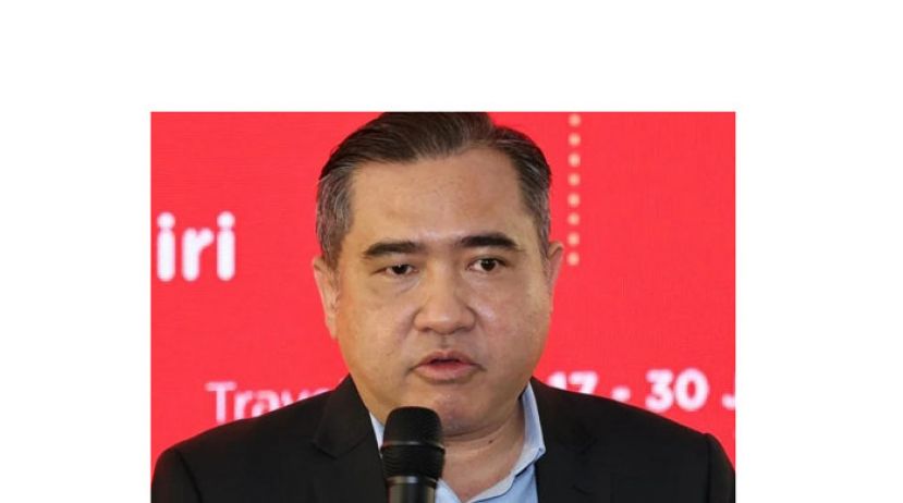 交通部长陆兆福。