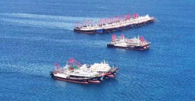 中国135艘民兵船&ldquo;惊人集结&rdquo;南海牛轭礁，菲律宾派船舰监控。