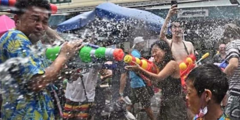中使馆提醒赴泰同胞，注意泼水节安全。