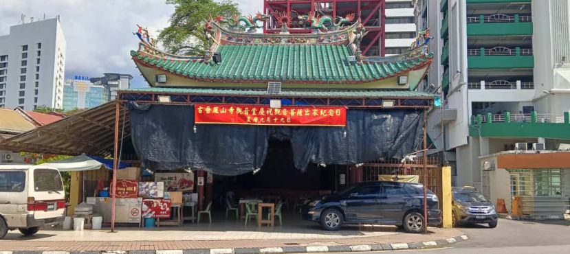 凤山寺11月8日发放300包10公斤白米予有需要的民众