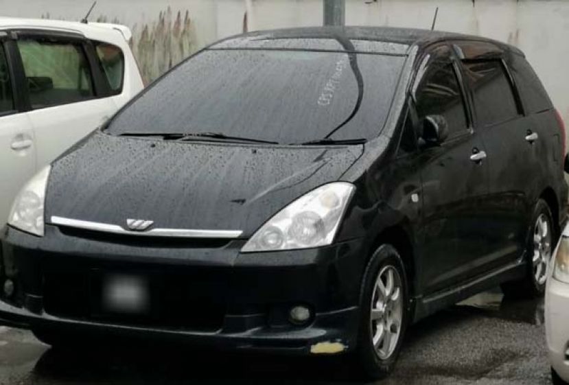 警方扣押挂上假车牌的休旅车。