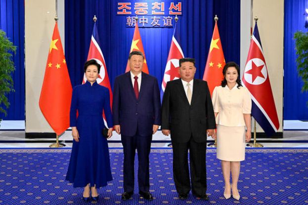 习近平和夫人彭丽媛出席金正恩举行的欢迎宴会。