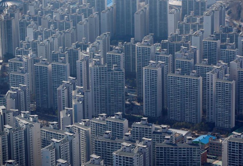 首都圈民众要买房的话，要先不吃不喝存钱9.3年；想在首尔市置产，则需要不吃不喝存钱15.2年。