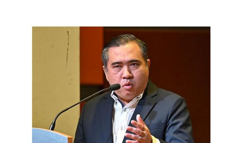 交通部长陆兆福。