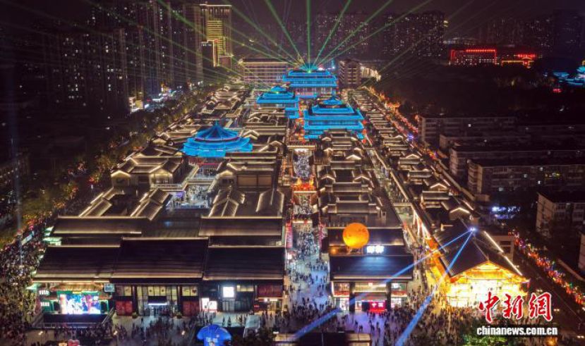 2025年10月7日晚，航拍河北省邯郸市邯郸道历史文化街区。