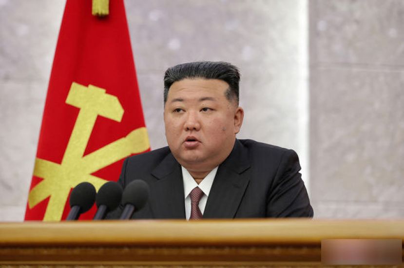 金正恩主持朝鲜劳动党会议。
