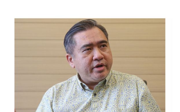 交通部长陆兆福。