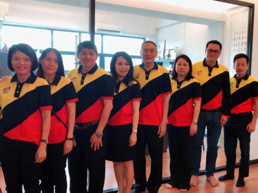 肯雅兰全民党新闻发布会，左五是该党永久名誉主席余清禄，左四是总秘书刘秘秀，左六是总财政赵燕芳。