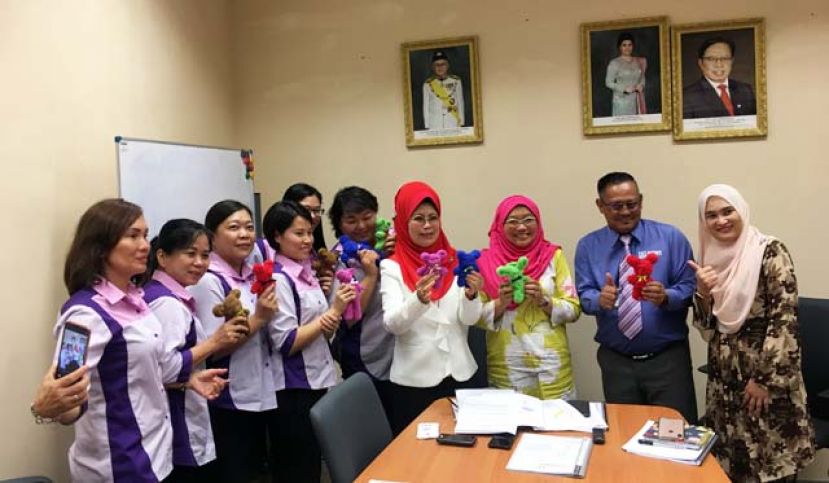 砂福利、社区和谐、妇女、家庭与儿童发展部长拿督斯里陈赛明（右四）接见砂SIDMA学院及砂注册儿童协会代表团交流后合影。