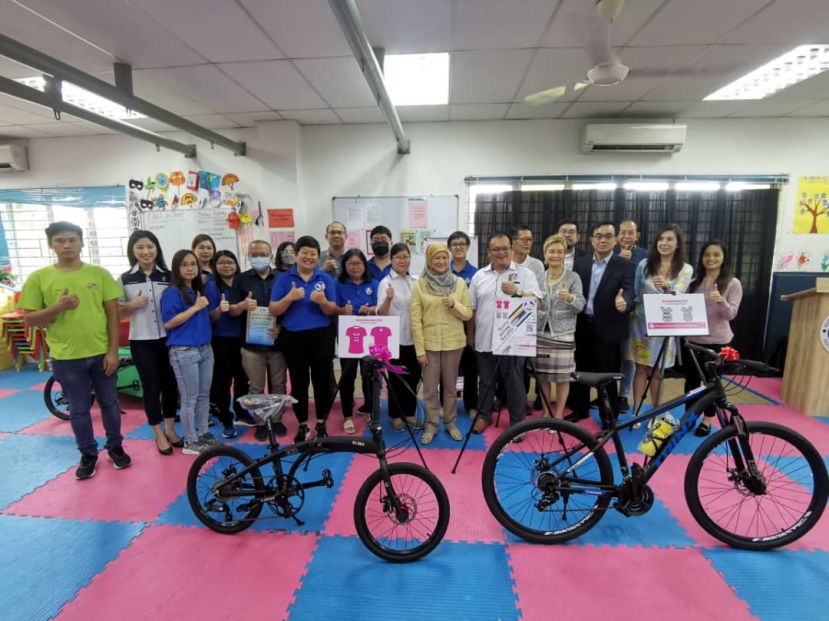 移交仪式后的一张大合照。