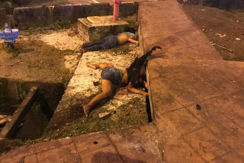 姐妹花掉落人行道旁而惨死