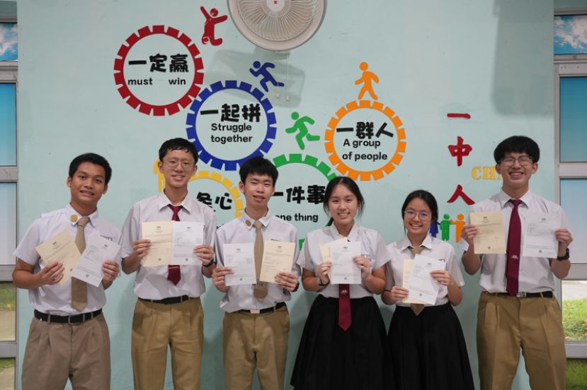 6位学生考获全科A的辉煌成绩，左起：谢尧洵、何思睿、李世宇、张吇宧、徐可芹、陈伟涵。