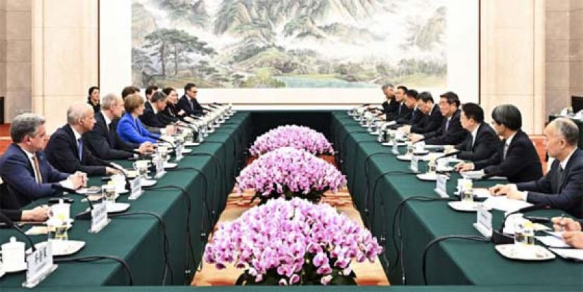 何立峰见德国经济代表团，欢迎德企扩大在华投资。