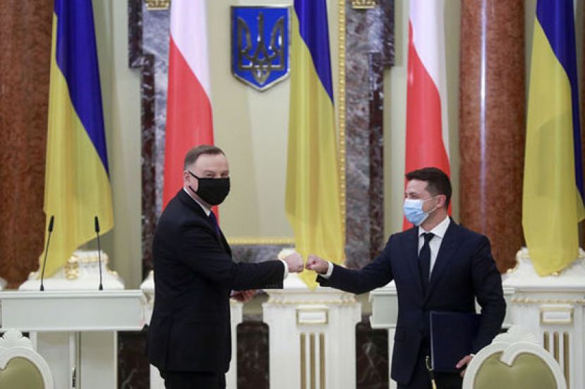 波兰担心在乌俄战争中支持乌克兰的立场将让该国在白俄的国民受害。图为乌克兰总统泽伦斯基与波兰总统杜达2020年在基辅会面。
