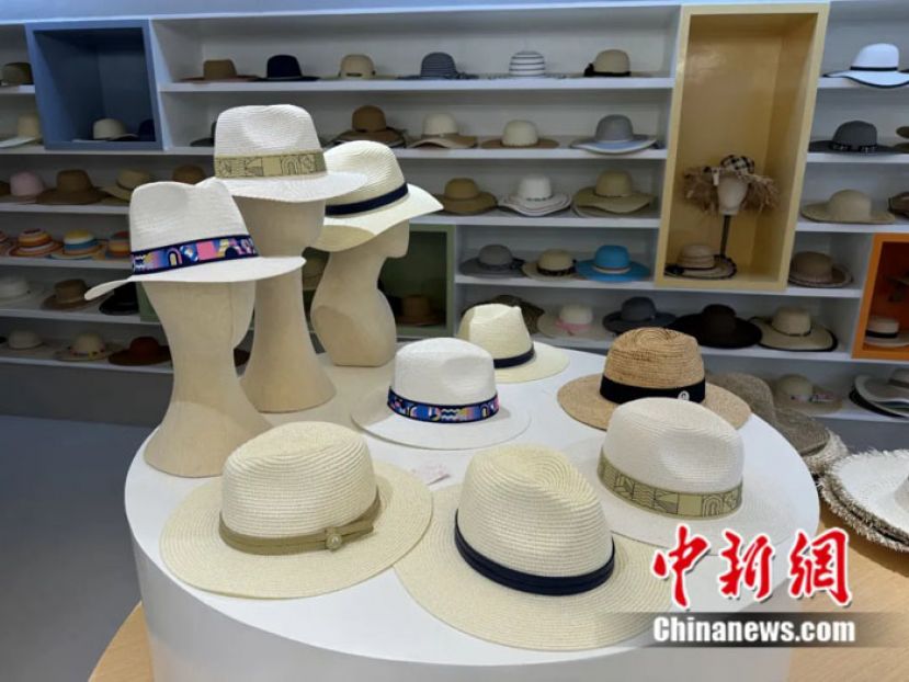 卖到巴黎奥运会的草帽。