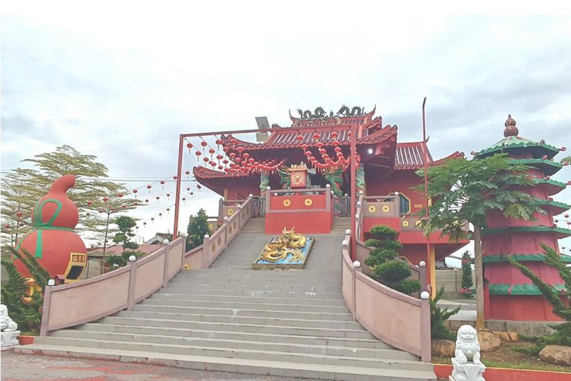 晋连路15哩真君大帝庙。