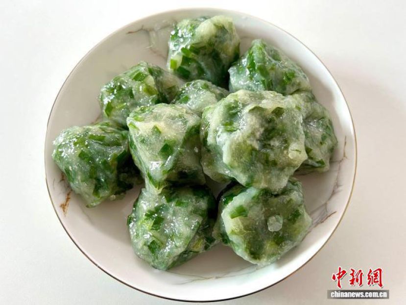 汕头市场摊档上深受食客喜爱的韭菜无米粿。