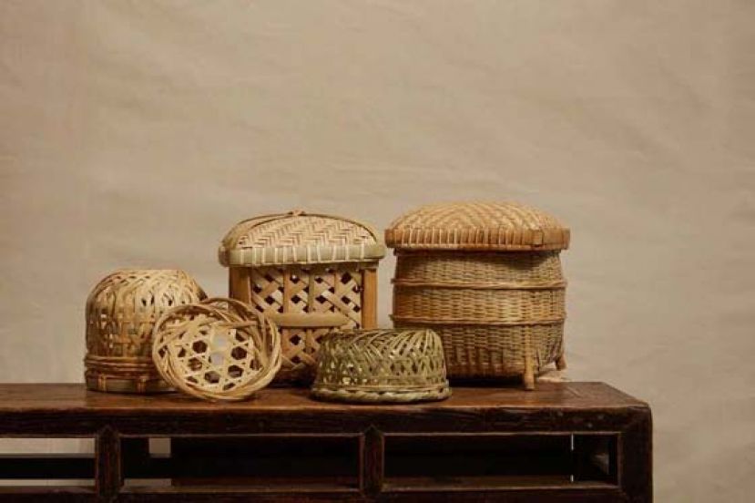 王生辉作品《灯具》，原材料是鸡笼等农业用竹器，透过巧手令其洋溢当代美学。