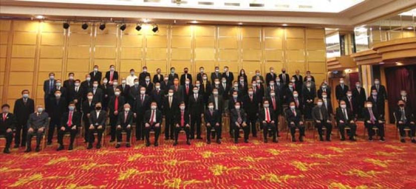 出席砂拉越中总大会的代表合影。