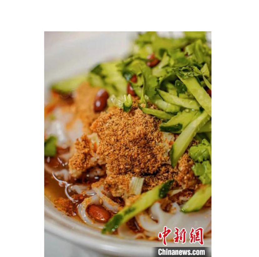 凉皮是石河子市的一张美食名片。